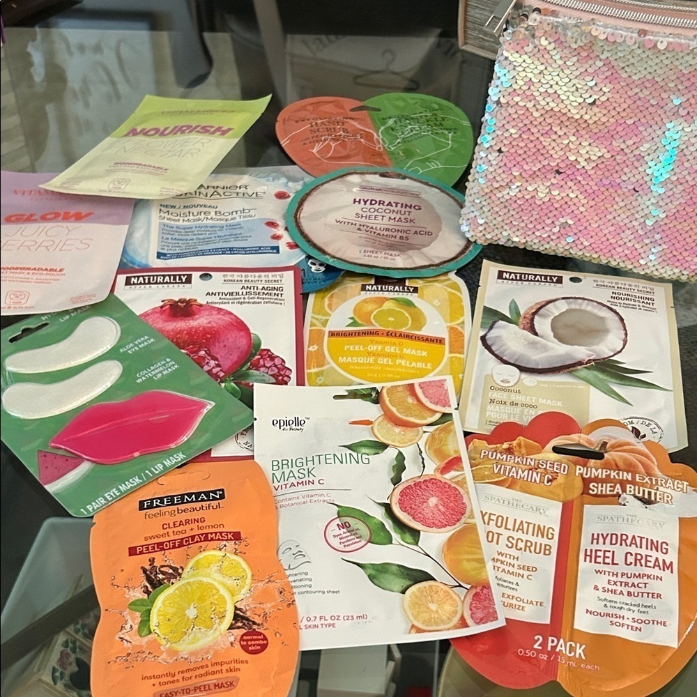 New 12 Hydrating Sheet Masks in a stunning sequined zip makeup bag. - Picture 2 of 5
